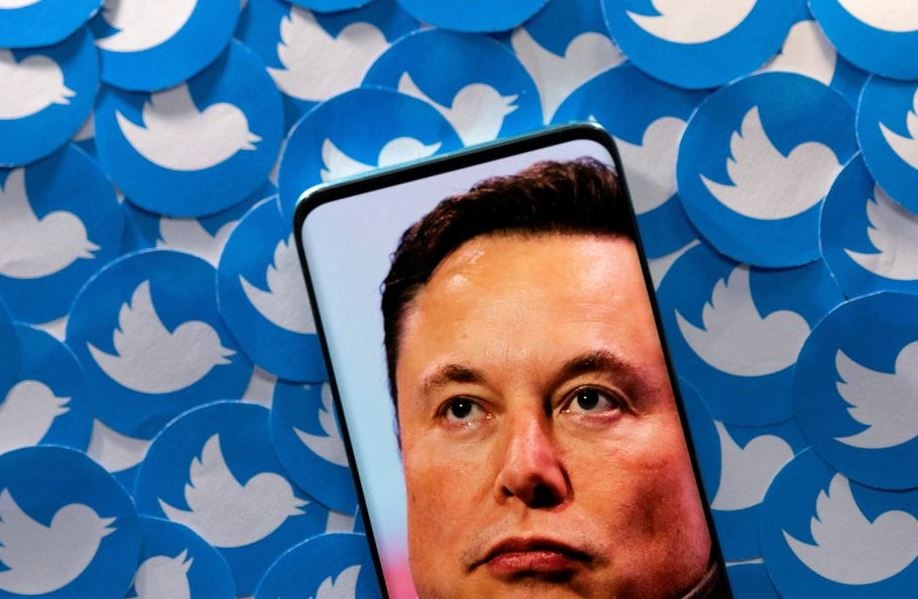 Elon Musk Checks in on Twitter as the $44 Billion Deal Gets Closer to Being Finalized