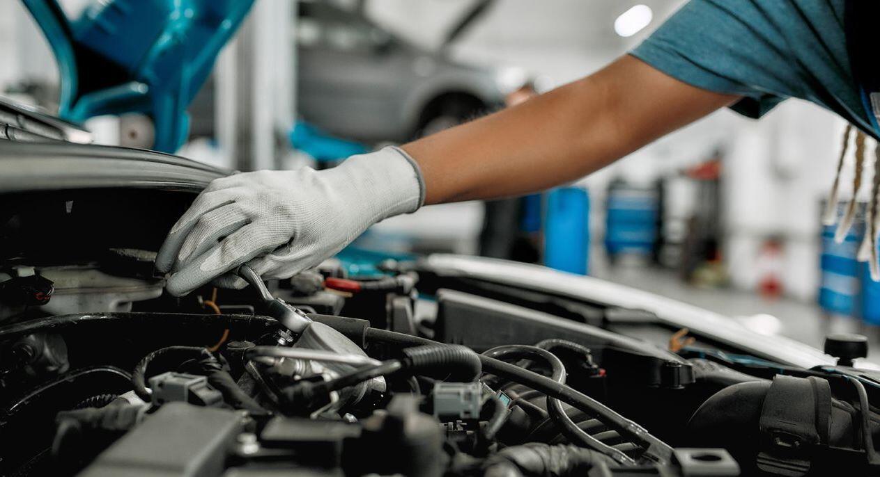 It is alarming how quickly auto repair subscription services such as SPARQ are taking market share away from traditional mechanics. Investigate the Methods That They Are Using