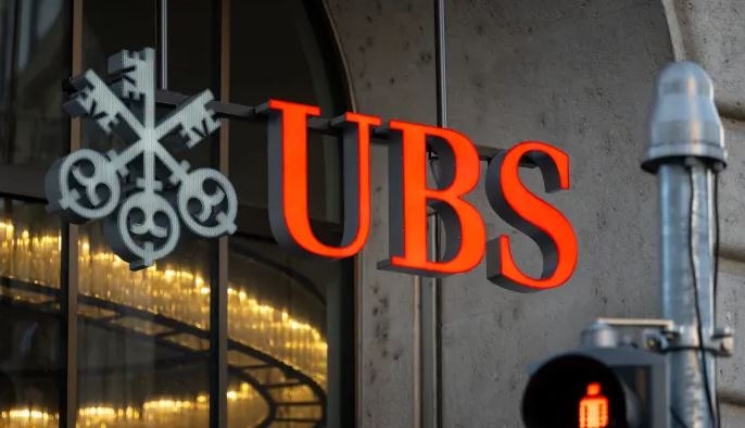 The Swiss bank UBS receives a lift from increased interest rates, and the bank's performance in the fourth quarter exceeds forecasts
